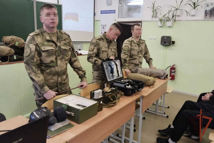Росгвардейцы провели патриотические и профориентационные мероприятия для молодежи на Урале
