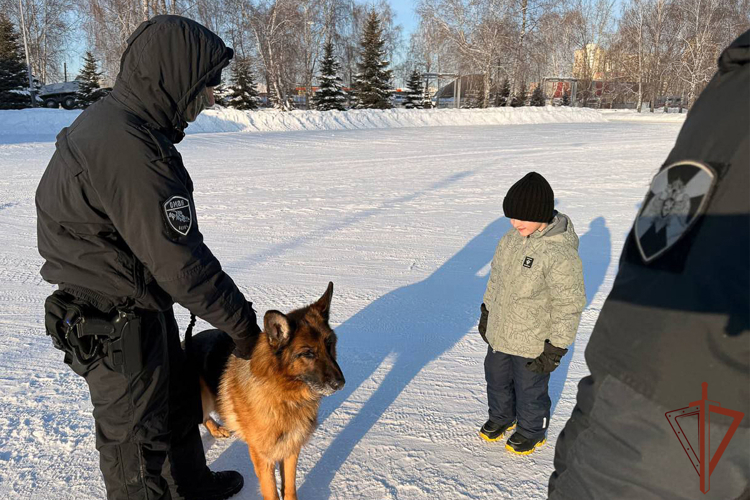 Новогодние желания юных жителей Тюменской области и Ямала исполнили росгвардейцы