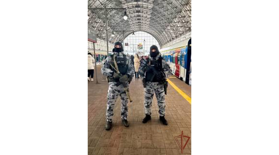 Росгвардия обеспечила безопасность «Поезда Деда Мороза» во время его остановки в Москве