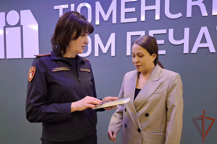 На Урале росгвардейцы поздравили представителей СМИ с Днем российской печати