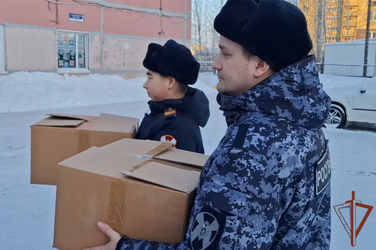 Росгвардейцы оказали благотворительную помощь оказавшимся в трудной жизненной ситуации тюменцам