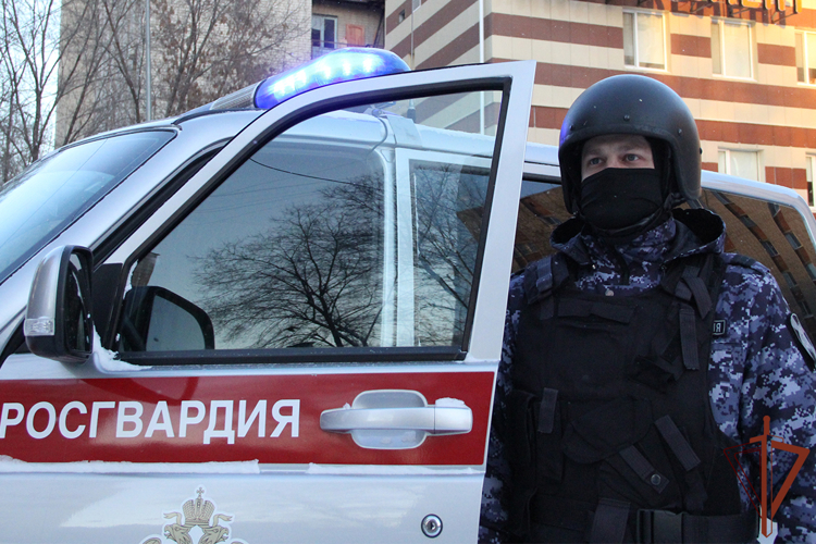 Росгвардейцы задержали подозреваемого в угоне автомобиля в Тюмени