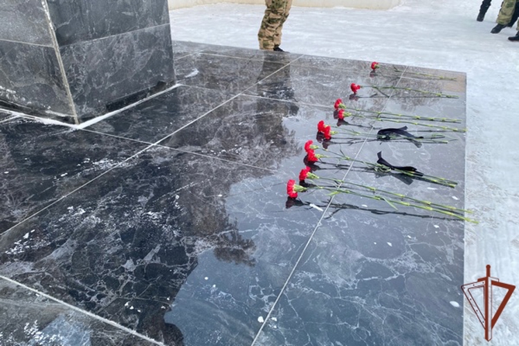В Якутске росгвардейцы почтили память погибших при исполнении служебного долга коллег