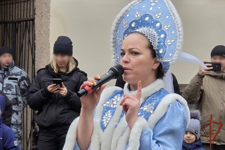 В ОМОН «Бастион» Росгвардии организовали для юных петербуржцев новогодний праздник