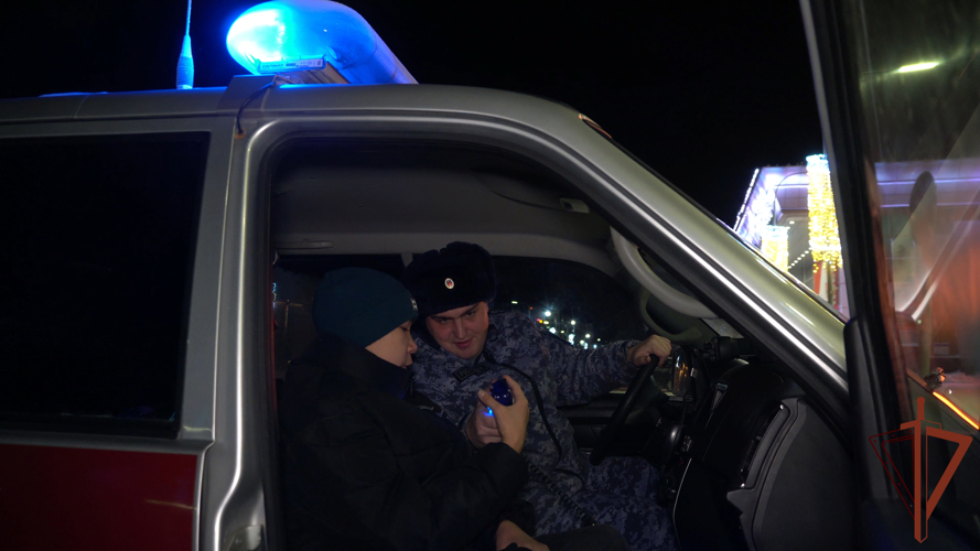 В Нарьян-Маре росгвардейцы исполнили новогоднюю мечту воспитанников детского дома