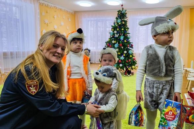 «Дед Мороз специального назначения» поздравил воспитанников детского дома в Йошкар-Оле