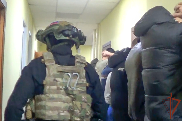 При содействии ОМОН Росгвардии в Москве пресечены нарушения миграционного законодательства (видео)