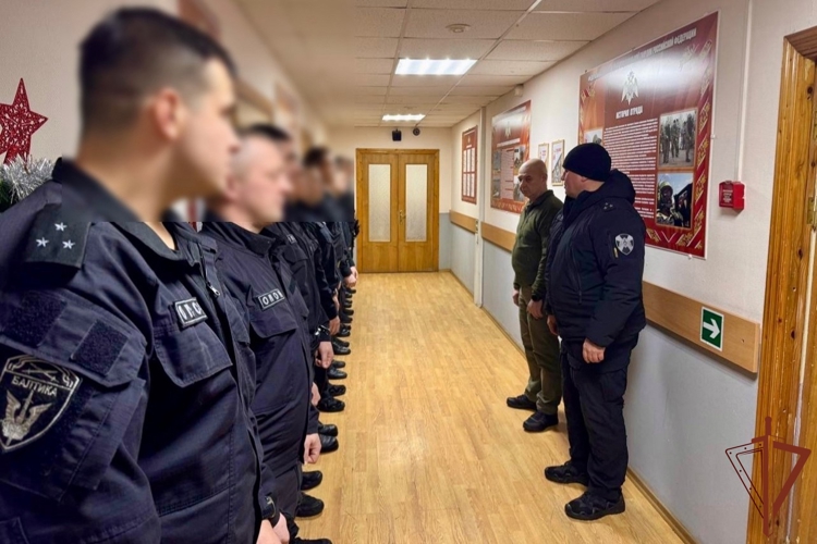 Командующий Северо-Западным округом Росгвардии поздравил росгвардейцев, заступающих на службу в новогоднюю ночь