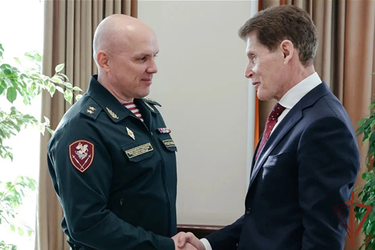 Во Владивостоке состоялась встреча Губернатора Приморского края с командующим Восточным округом Росгвардии