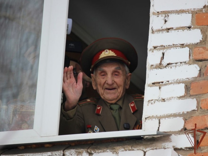 В Самаре торжественно отметили 99-летие ветерана Росгвардии