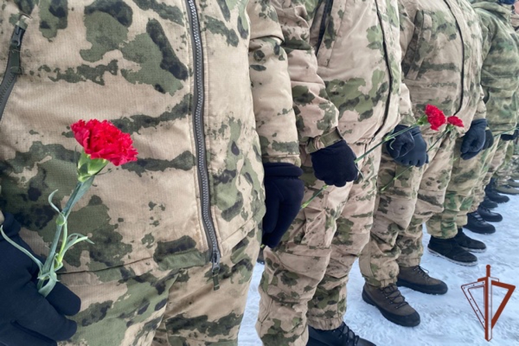 В Якутске росгвардейцы почтили память погибших при исполнении служебного долга коллег