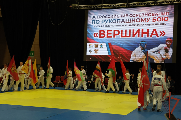 Росгвардейцы поприветствовали участников всероссийского турнира «Вершина» в Курске