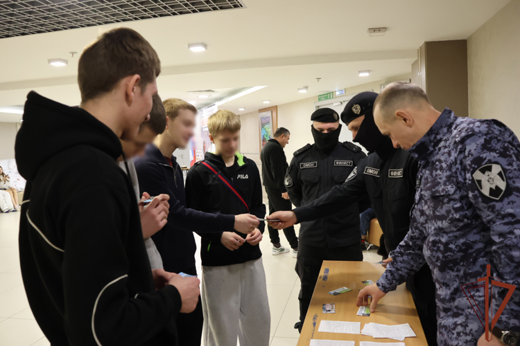Росгвардейцы поприветствовали участников всероссийского турнира «Вершина» в Курске