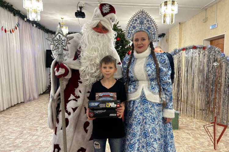 В Самаре «Дед Мороз специального назначения» исполнил новогодние детские мечты