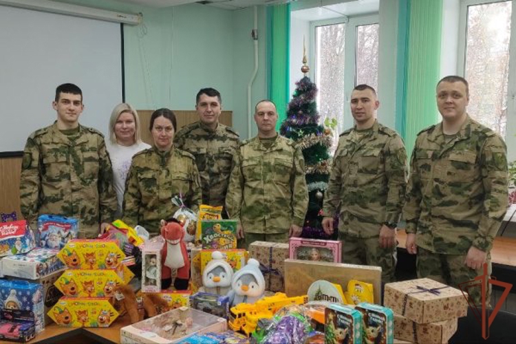 Новогодние акции и мероприятия провели росгвардейцы в регионах Сибири