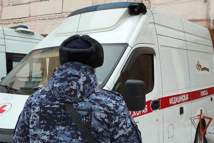 В Бурятии росгвардейцы задержали мужчину, препятствовавшего работе врачей 