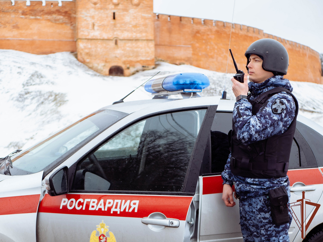 Военнослужащие и сотрудники Северо-Западного округа Росгвардии приняли участие в обеспечении безопасности празднования Нового года