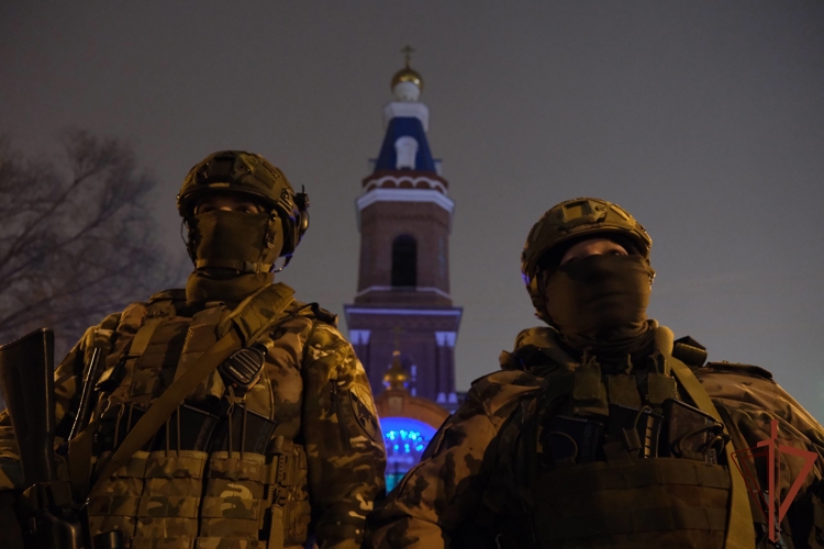 Военнослужащие и сотрудники Южного округа Росгвардии обеспечили безопасность граждан во время празднования Рождества Христова