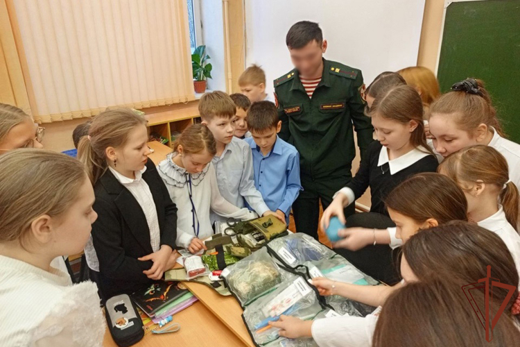 Росгвардейцы провели урок мужества для школьников в Татарстане