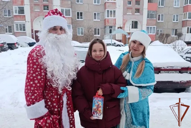 Росгвардия поздравила детей и жителей городов Сибири с Новым годом в рамках акции «Дед Мороз спецназначения»