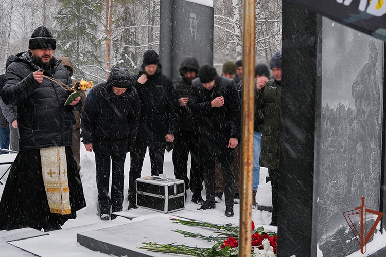 В Пензе сотрудники СОБР «Агат» почтили память погибшего при исполнении долга боевого товарища