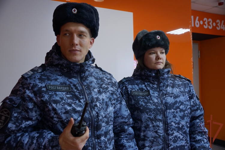 Сотрудники Росгвардии обеспечили охрану общественного порядка и безопасность на хоккейном матче в Хабаровске