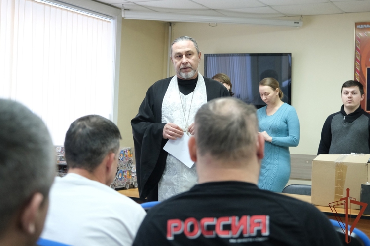 Представители командования Восточного округа Росгвардии навестили находящихся на излечении в госпитале военнослужащих и сотрудников ведомства