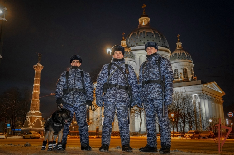 Военнослужащие и сотрудники Северо-Западного округа Росгвардии обеспечили безопасность в ходе празднования Рождества Христова