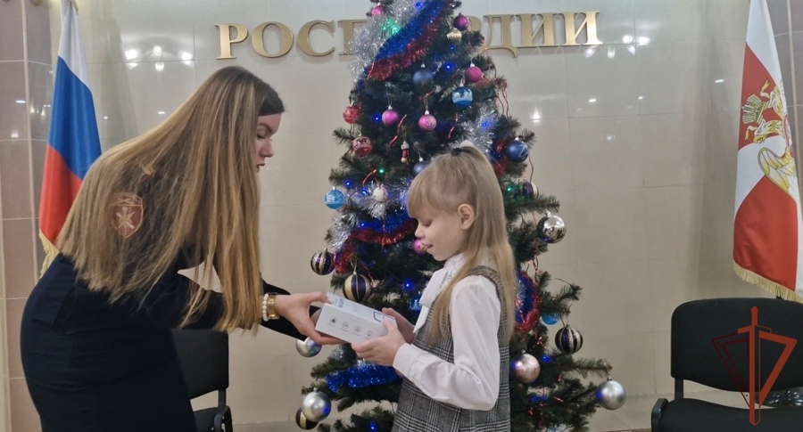 В Калининграде росгвардейцы приняли участие во всероссийской акции «Ёлка желаний»