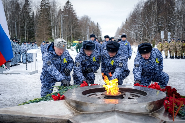 Военнослужащие и сотрудники Северо-Западного округа Росгвардии почтили память погибших защитников Ленинграда
