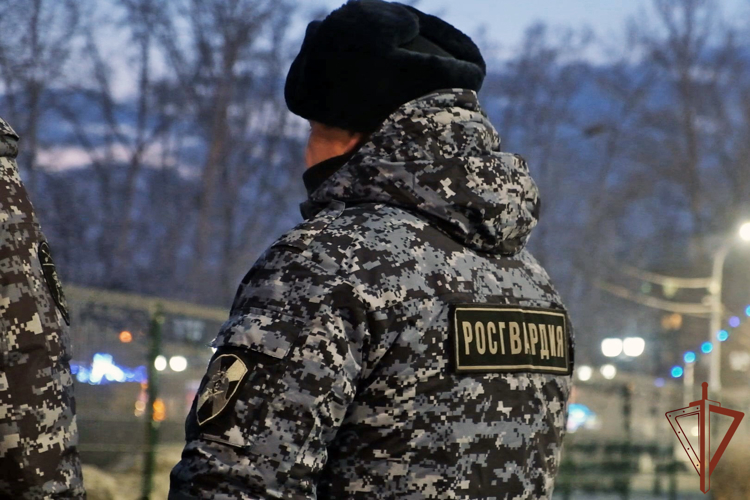 Сотрудники Росгвардии в Хакасии оперативно нашли и вернули родителям потерявшегося ребёнка