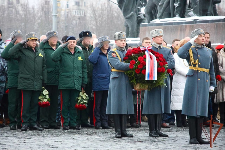 Военнослужащие и сотрудники Северо-Западного округа Росгвардии почтили память погибших защитников Ленинграда 
