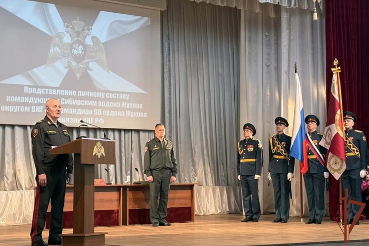 Командующий Сибирским округом Росгвардии представил личному составу нового командира северского соединения