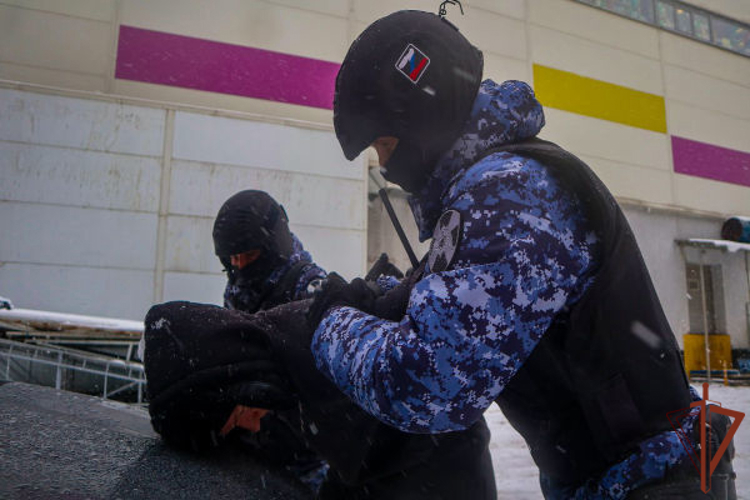 В Подмосковье сотрудники Росгвардии провели учение по отработке действий при угоне автомобиля, находящегося под охраной (видео) 