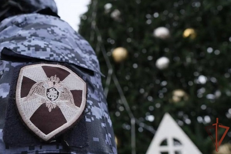 Сотрудники вневедомственной охраны Росгвардии помогли вернуться домой потерявшейся пожилой астраханке