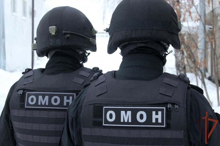 В Новосибирской области при содействии ОМОН Росгвардии прошло профилактическое мероприятие по выявлению нарушений в сфере миграции (видео)