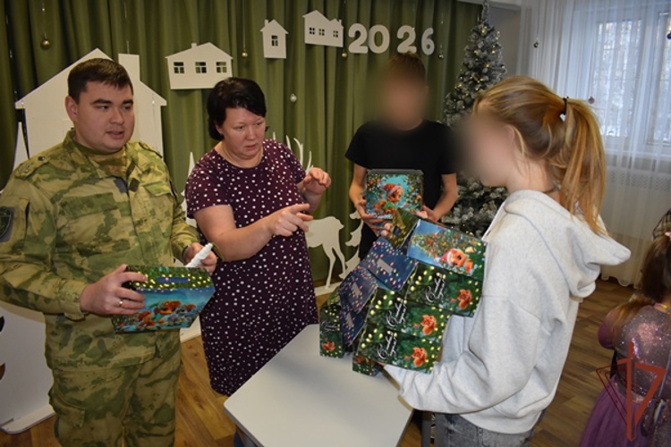 Росгвардия поздравила детей и жителей городов Сибири с Новым годом в рамках акции «Дед Мороз спецназначения»
