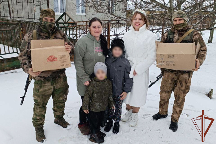 Дед Мороз специального назначения поздравил детей в Херсонской и Запорожской областях