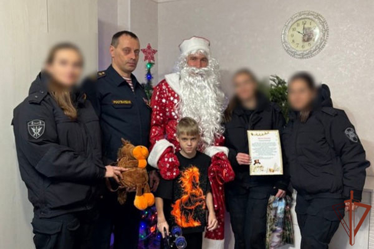 В Саратовской области росгвардейцы продолжают исполнять новогодние детские желания