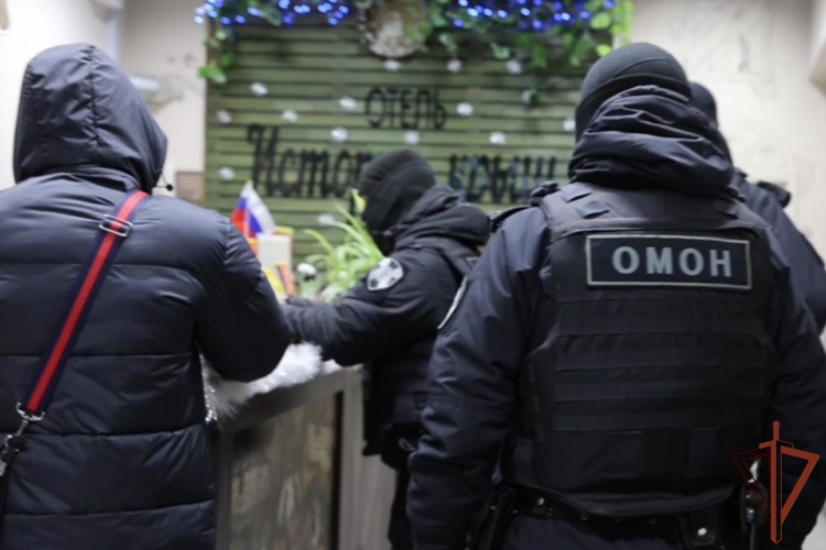 В Санкт-Петербурге при содействии ОМОН Росгвардии прошел профилактический рейд (видео)