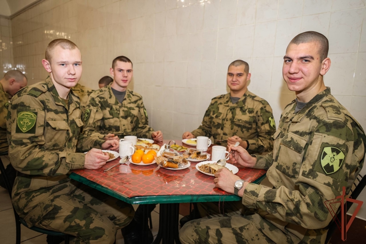 Особое меню предусмотрено в новогодние праздники для военнослужащих воинских частей Северо-Западного округа Росгвардии