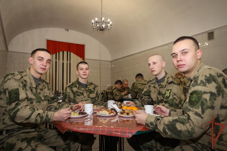 Особое меню предусмотрено в новогодние праздники для военнослужащих воинских частей Северо-Западного округа Росгвардии