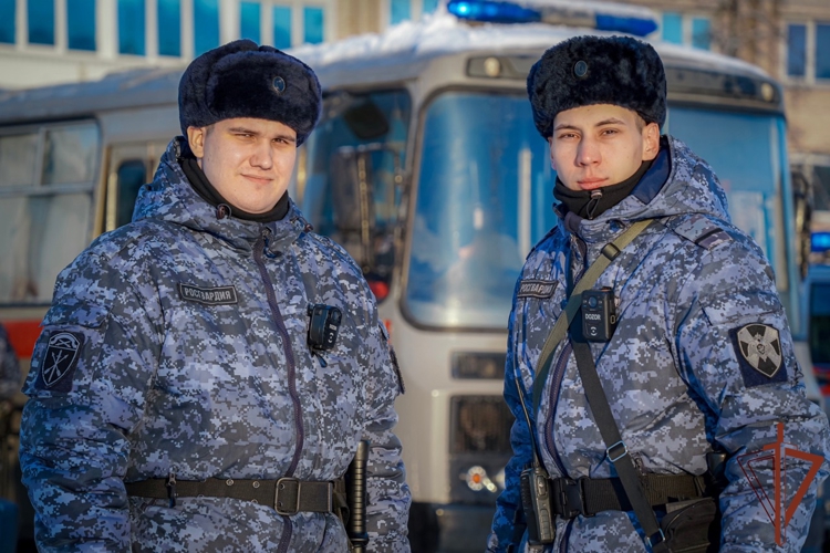 Петербургские росгвардейцы обеспечили безопасность матча КХЛ 