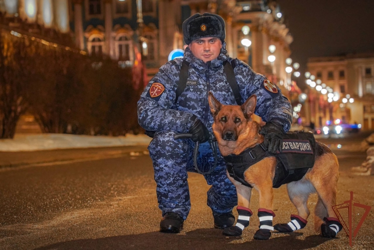 Росгвардейцы обеспечили безопасность мероприятий ко Дню полного освобождения Ленинграда от фашистской блокады