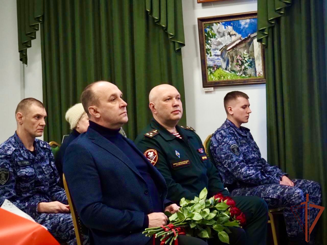 В Ленинградской области родителям погибшего на СВО росгвардейца было передано удостоверение к ордену Мужества 