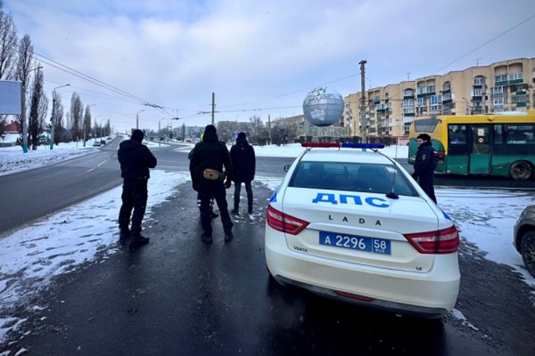 При содействии ОМОН Росгвардии пресечена перевозка оружия и взрывчатки в Пензенской области (видео)