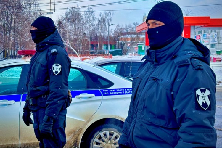 При содействии ОМОН Росгвардии пресечена перевозка оружия и взрывчатки в Пензенской области (видео)