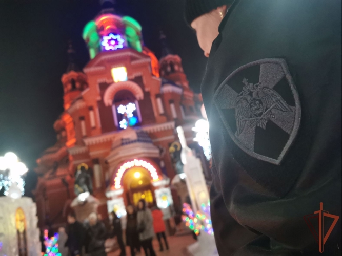 Военнослужащие и сотрудники Росгвардии обеспечили общественный порядок и безопасность граждан в период празднования Рождества Христова в Сибири