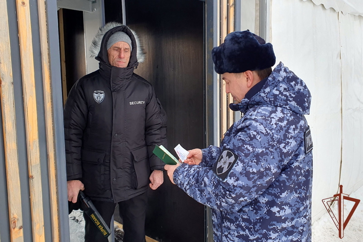 Росгвардейцы обеспечили правопорядок во время празднования Нового года в регионах Приволжья
