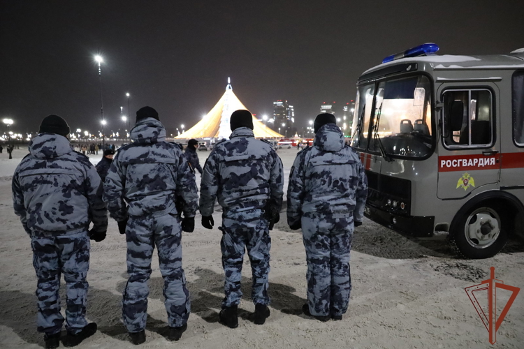 Росгвардейцы обеспечили правопорядок во время празднования Нового года в регионах Приволжья